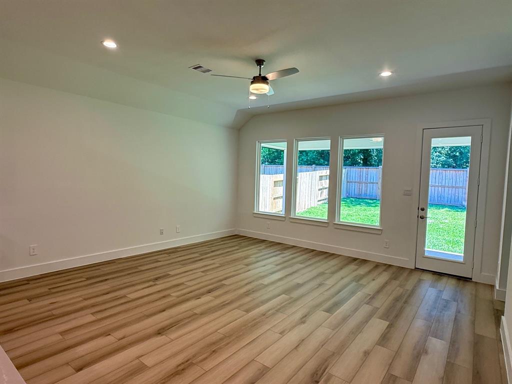 226 Springfield Terrace Court, Conroe, Texas image 8