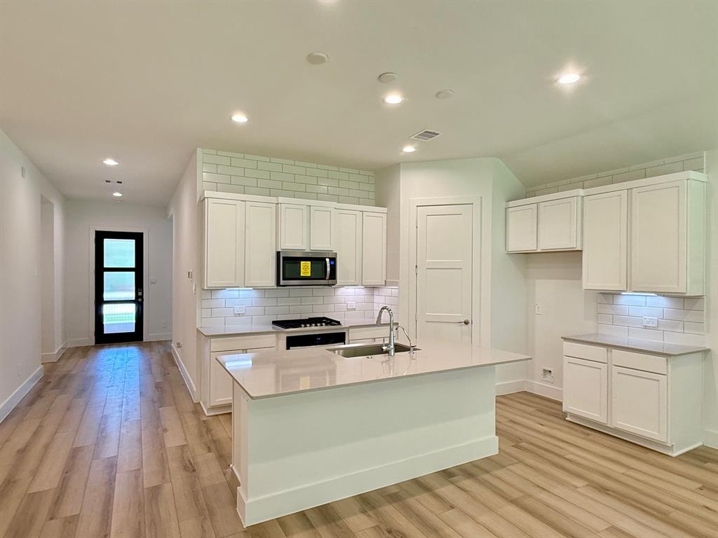 226 Springfield Terrace Court, Conroe, Texas image 4