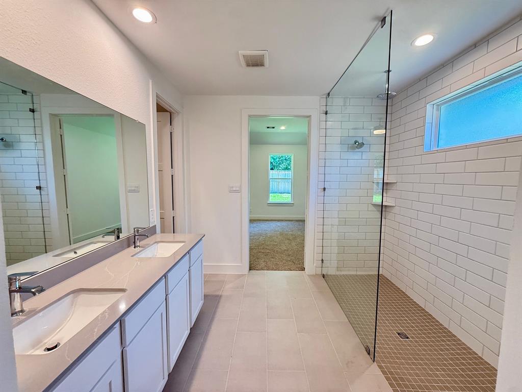 226 Springfield Terrace Court, Conroe, Texas image 11