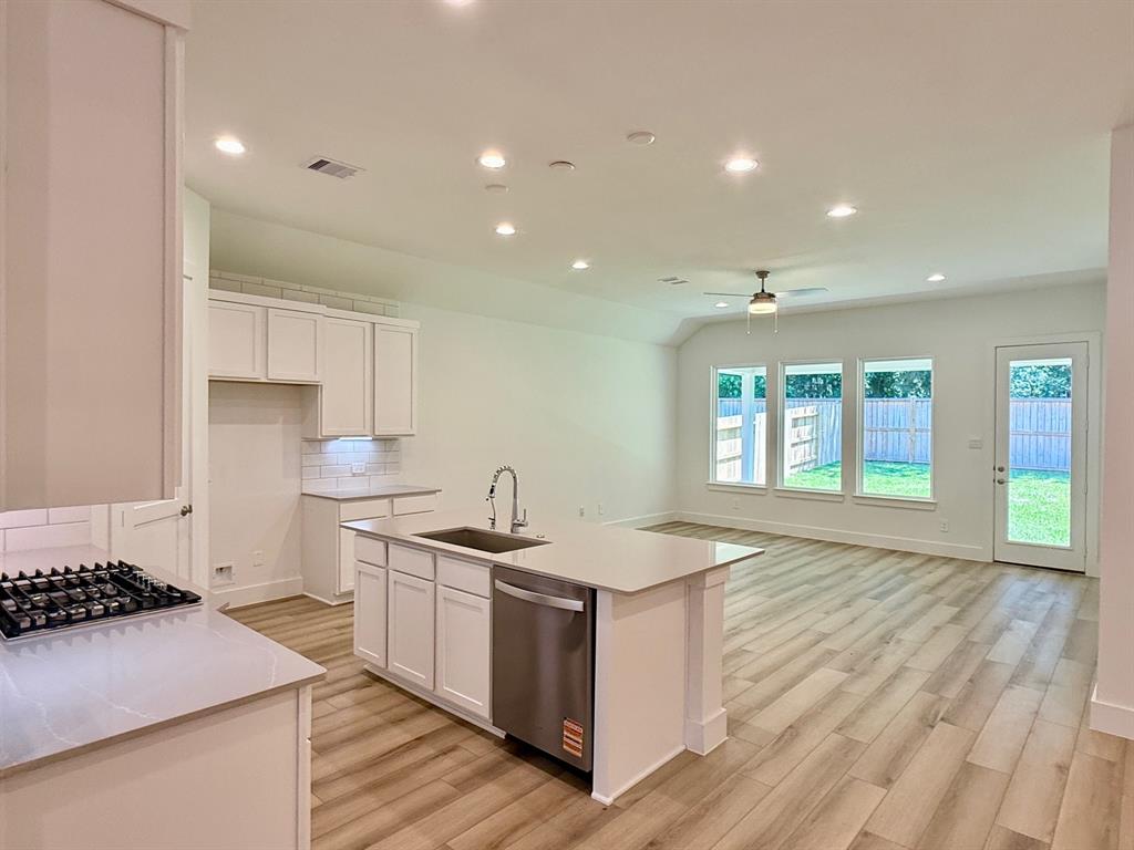 226 Springfield Terrace Court, Conroe, Texas image 7