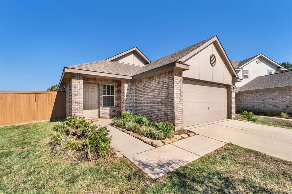 5402 Logan Dale Drive, Brookshire, Texas image 2