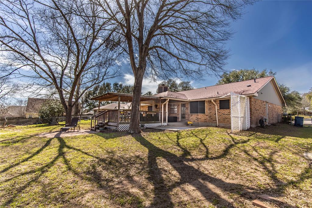 153 Machemehl Drive, Bellville, Texas image 6