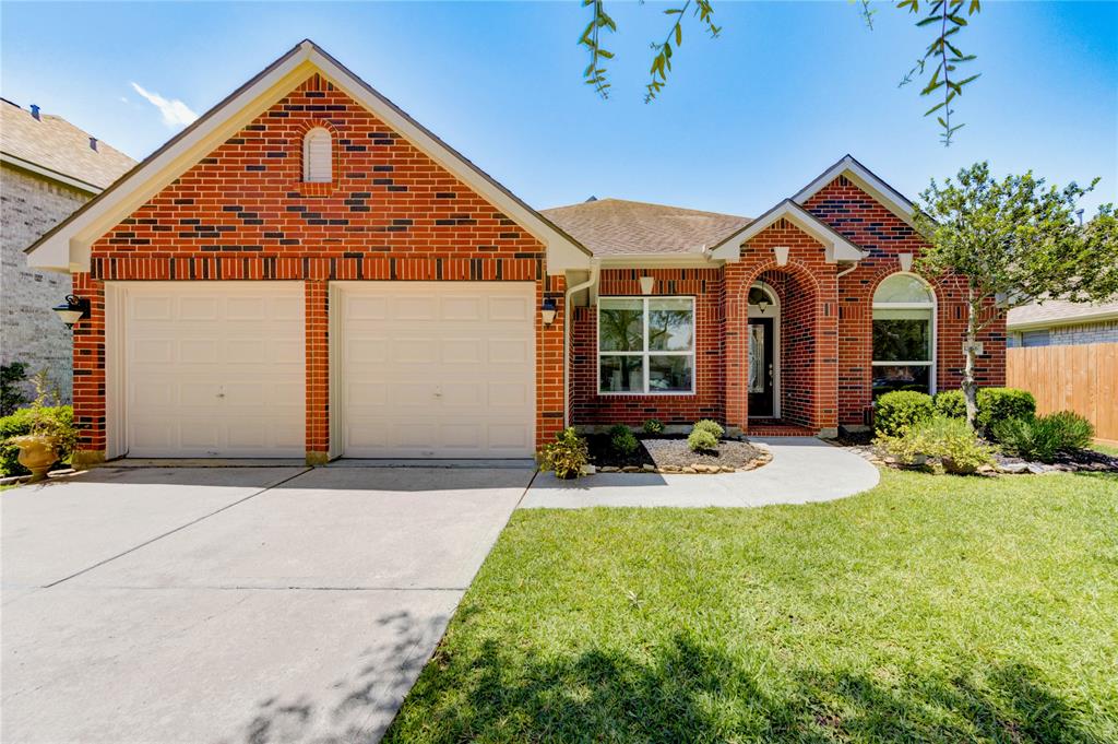 12006 Bright Landing Court, Pearland, Texas image 1