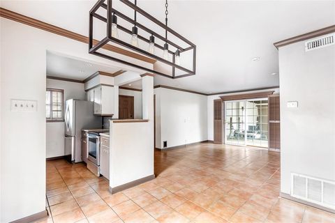 2744 Briarhurst Drive 51 Houston TX 77057