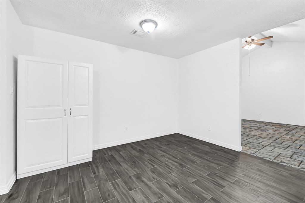 10035 Rustic Gate Road, La Porte, Texas image 8