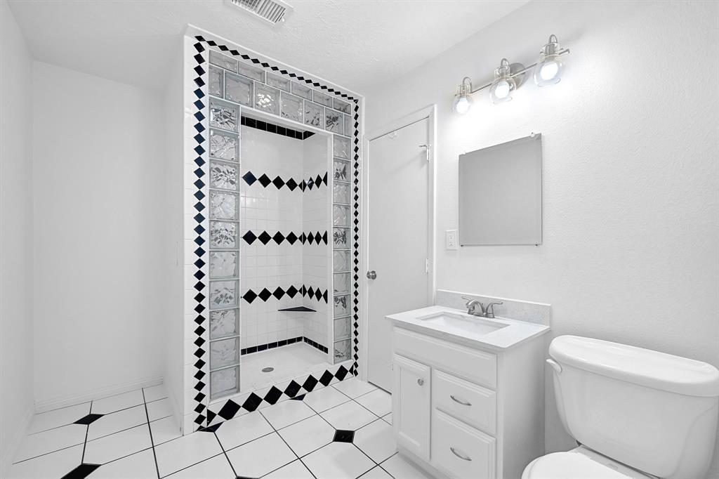 10035 Rustic Gate Road, La Porte, Texas image 12