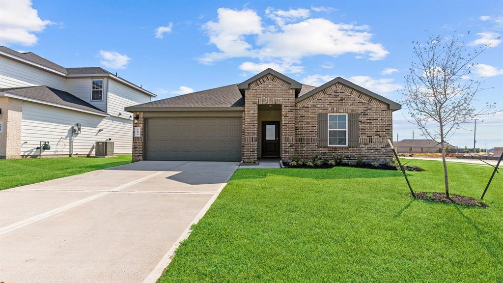 30802 Castle Cove Drive, Fulshear, Texas image 2