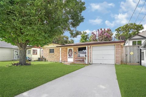 Photo of 1012 Joyce Street, Houston, TX 77009 (MLS # 60481790)