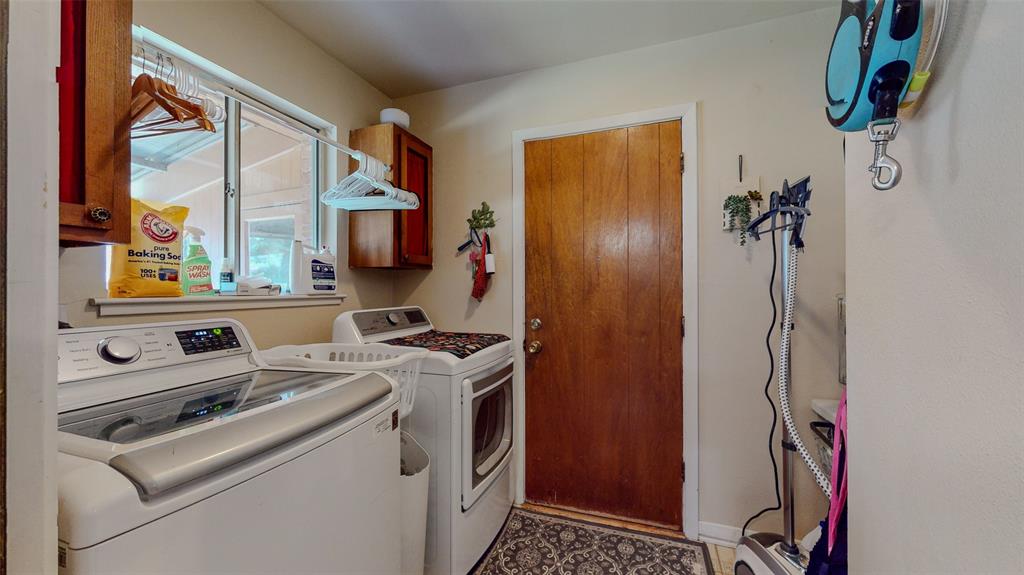 975 Larkspur Lane, Beaumont, Texas image 14
