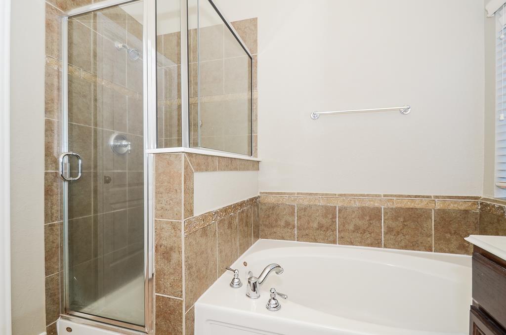 18426 N Settlers Shore Drive, Cypress, Texas image 21