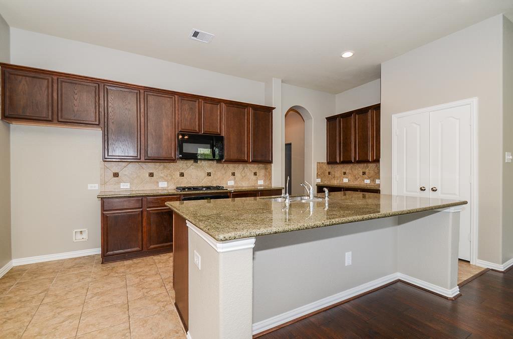 18426 N Settlers Shore Drive, Cypress, Texas image 15