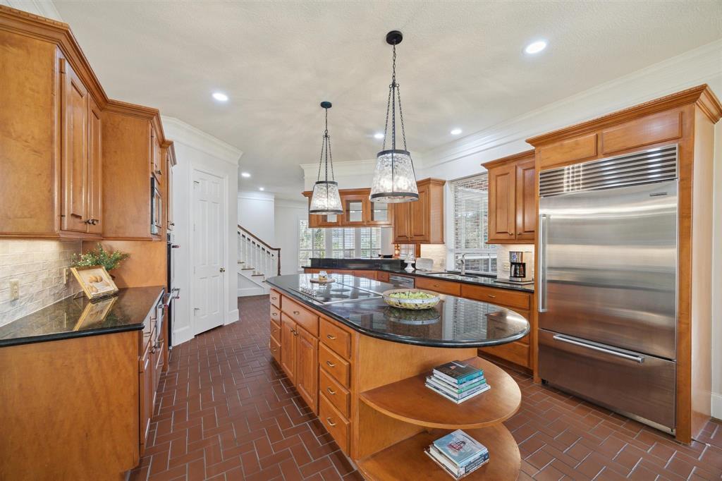 1506 Sheltering Oaks Lane, Kingwood, Texas image 17