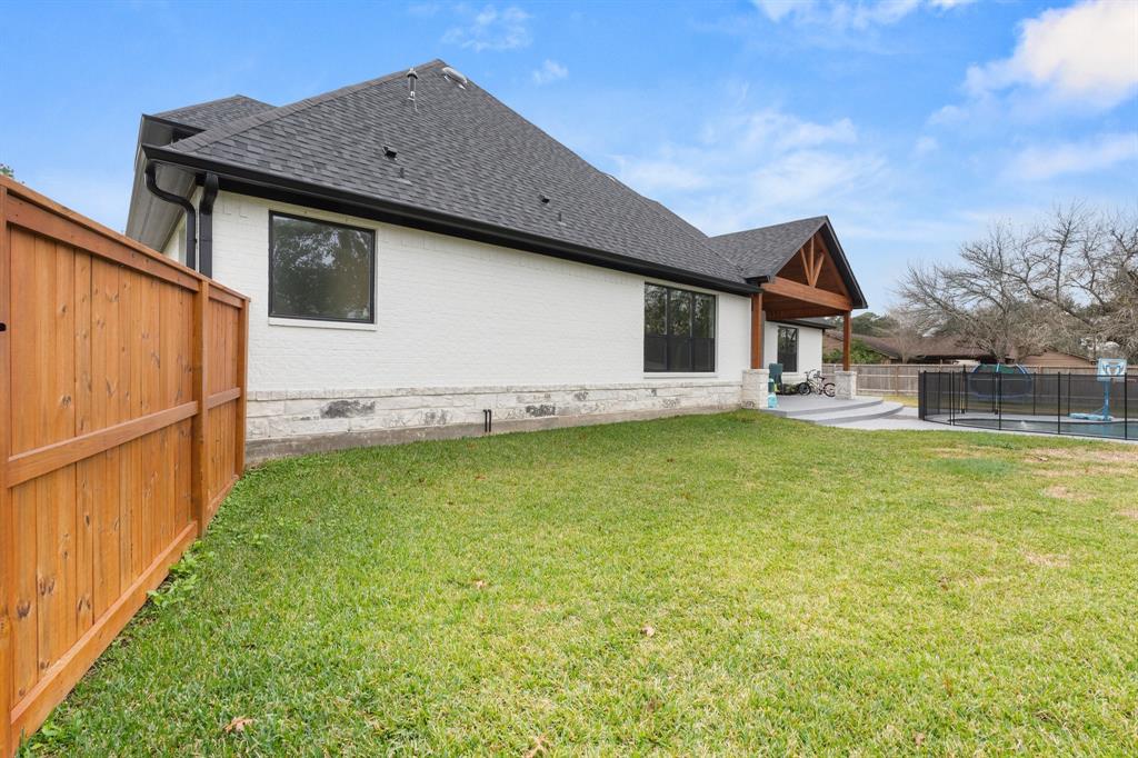 2608 Wood Creek Drive, Pearland, Texas image 47