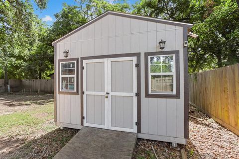 A home in Clute