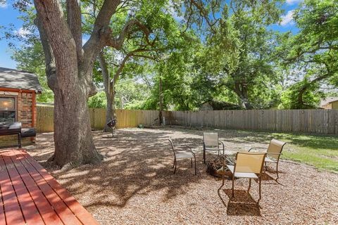 A home in Clute