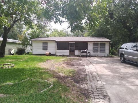 Single Family Residence in Texas City TX 1517 4th Avenue.jpg