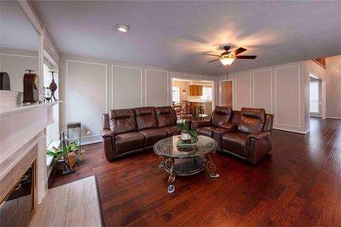 Single Family Residence in Pearland TX 2107 Kildare Drive.jpg