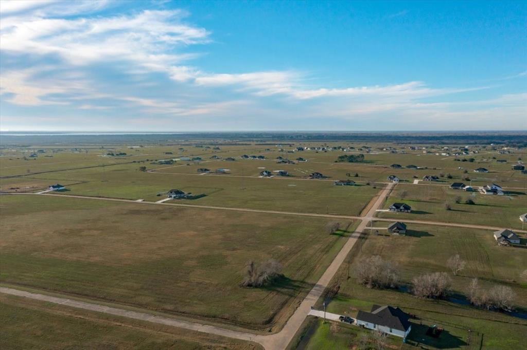 1 Sandy Trail, Angleton, Texas image 3