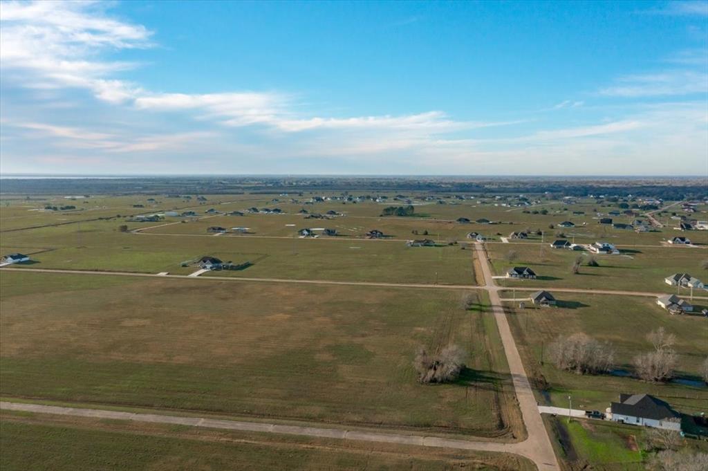 1 Sandy Trail, Angleton, Texas image 4