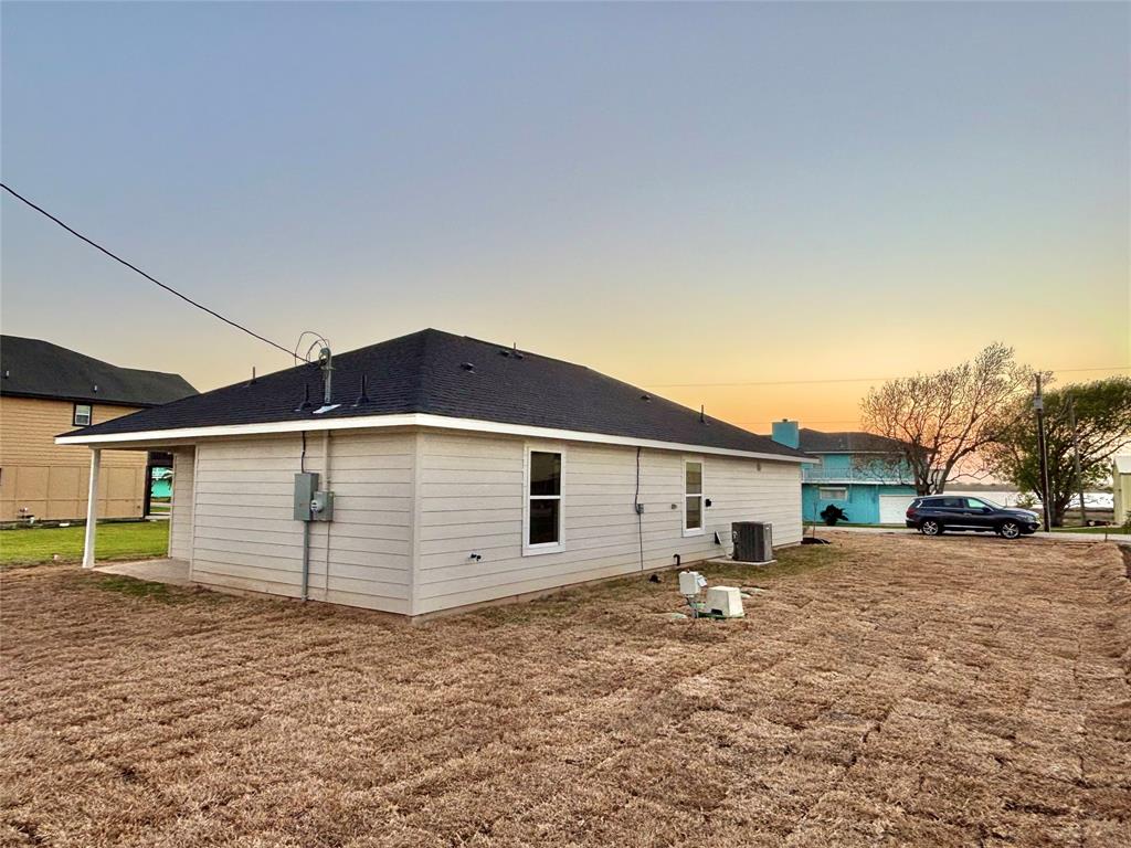 1105 W Bayshore Drive, Palacios, Texas image 4