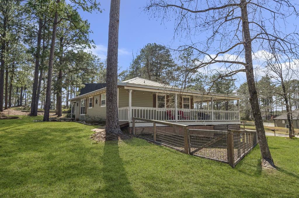 212 Woodcrest Drive, Brookeland, Texas image 3