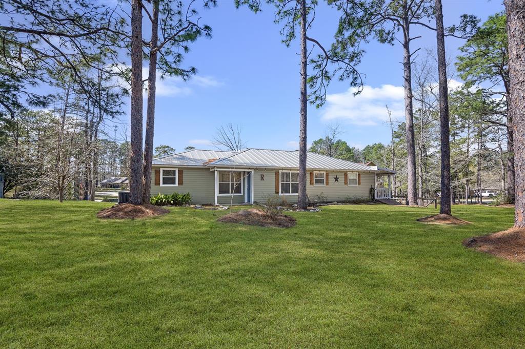 212 Woodcrest Drive, Brookeland, Texas image 1