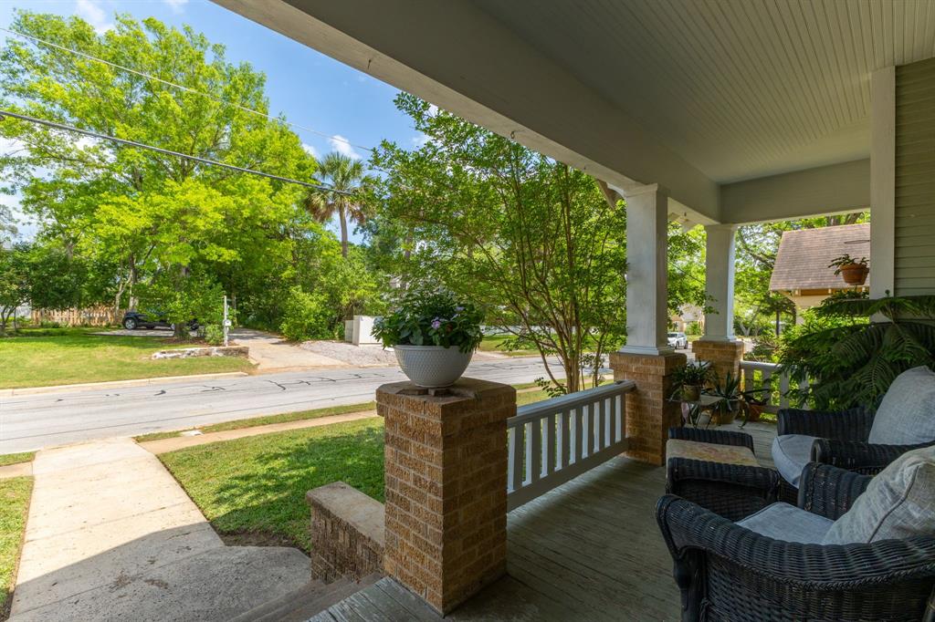 704 S Baylor Street, Brenham, Texas image 2