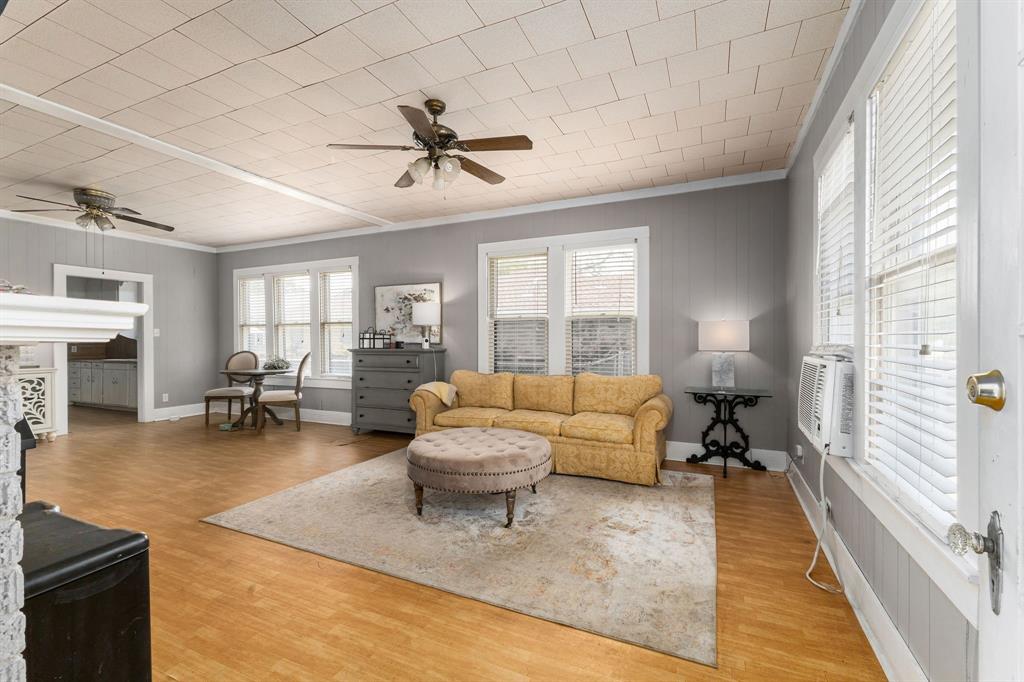 704 S Baylor Street, Brenham, Texas image 3