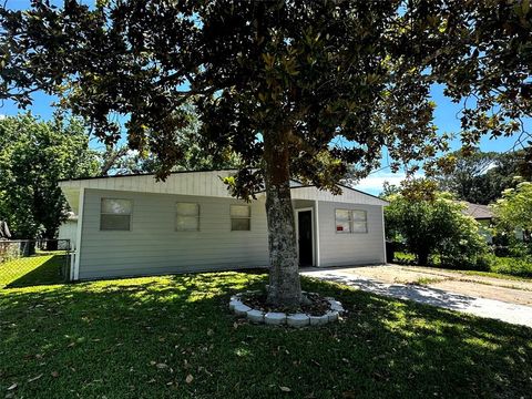 1023 W Snyder Street Alvin TX 77511
