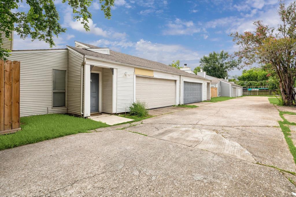 9009 Carousel Lane