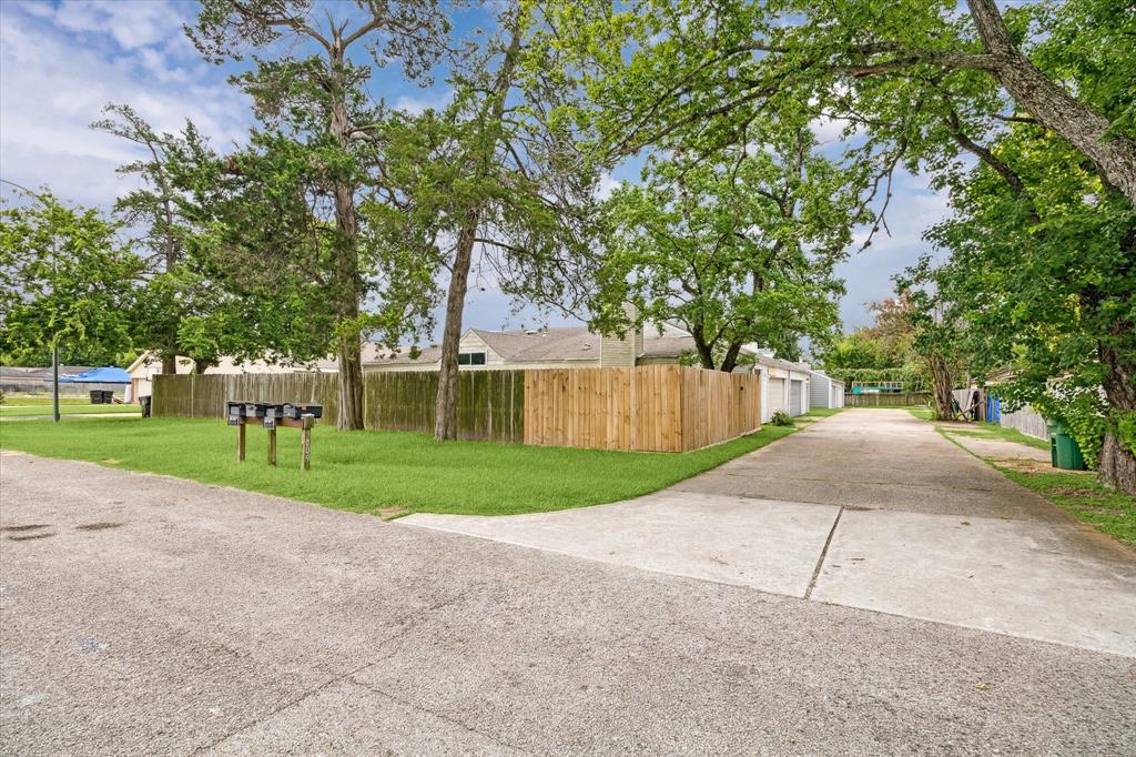 9009 Carousel Lane