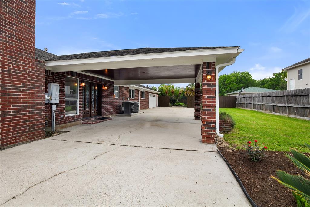 2204 Airline Drive, Friendswood, Texas image 4