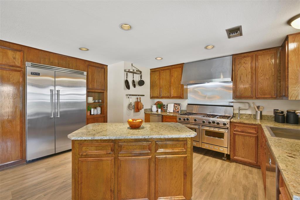 2204 Airline Drive, Friendswood, Texas image 7