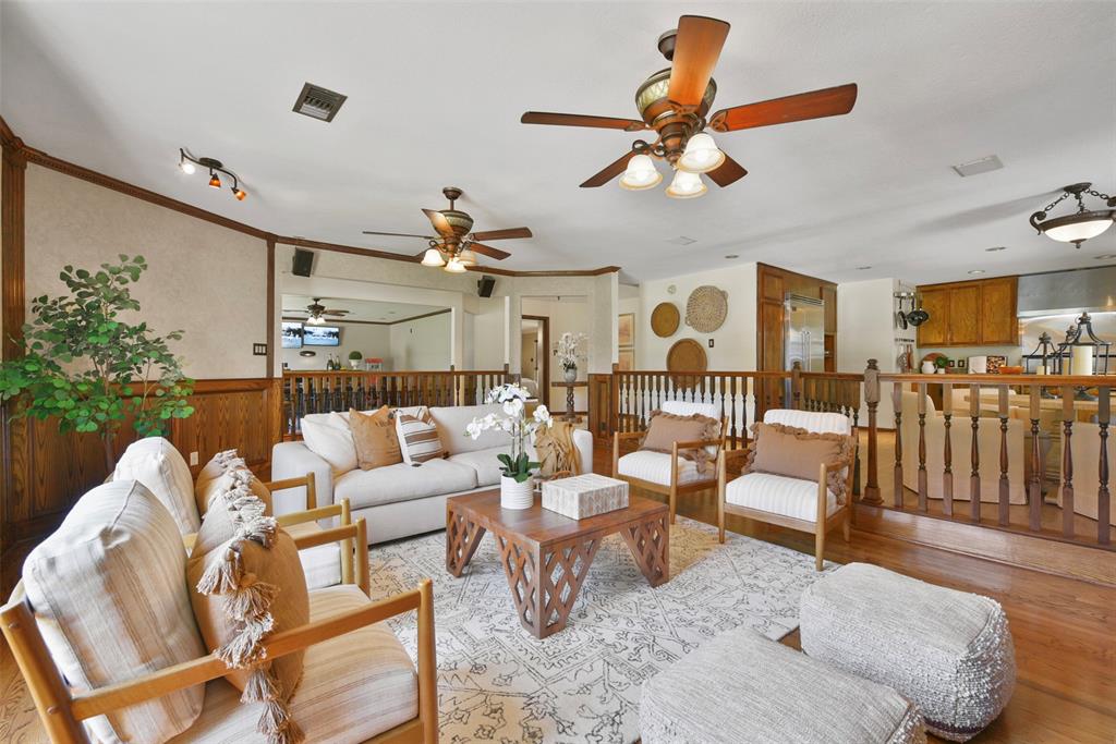 2204 Airline Drive, Friendswood, Texas image 13