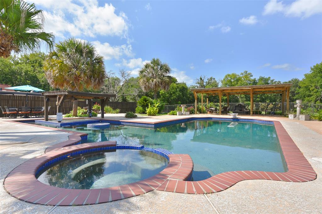 2204 Airline Drive, Friendswood, Texas image 22