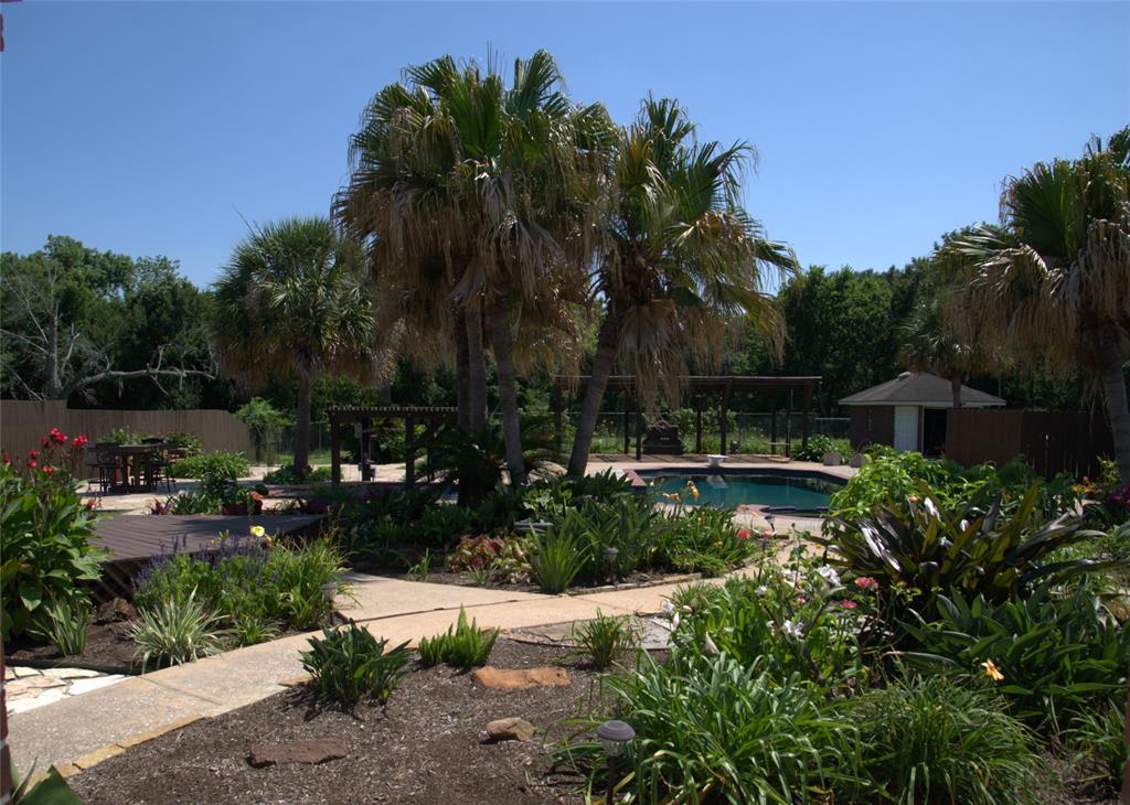 2204 Airline Drive, Friendswood, Texas image 5