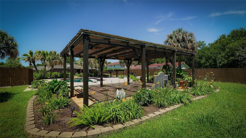 2204 Airline Drive, Friendswood, Texas image 1