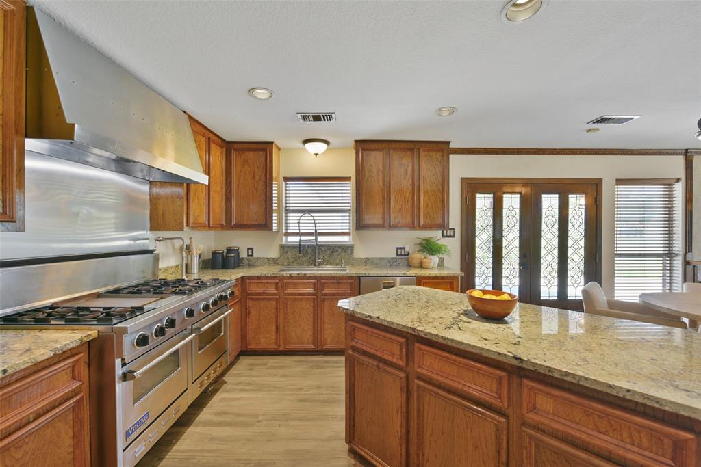 2204 Airline Drive, Friendswood, Texas image 8