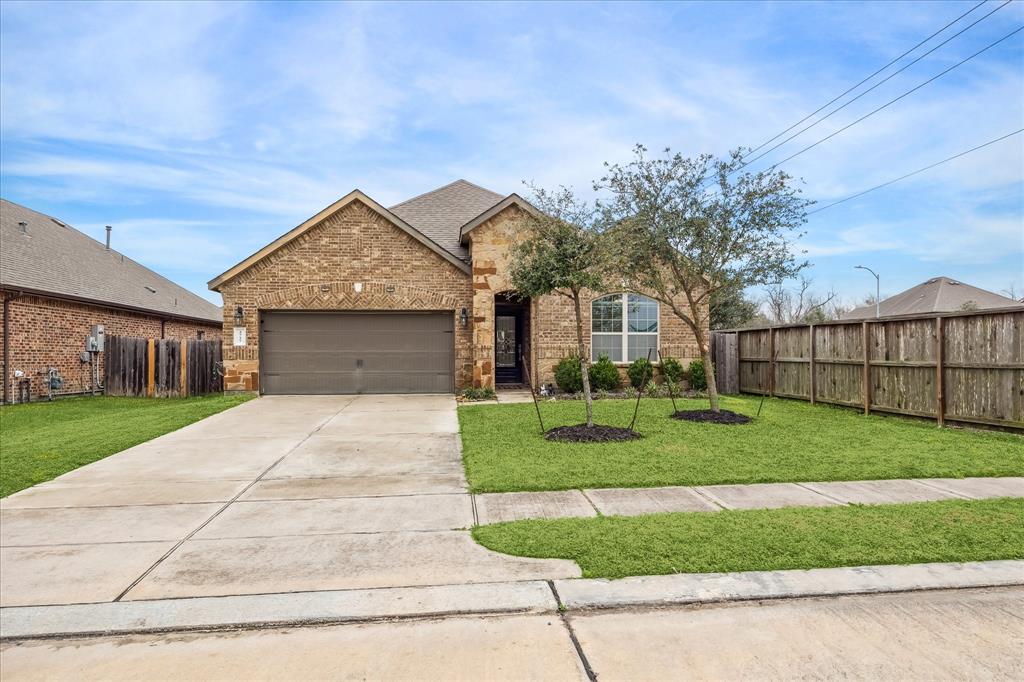 2727 Osprey Lane, Pearland, Texas image 2