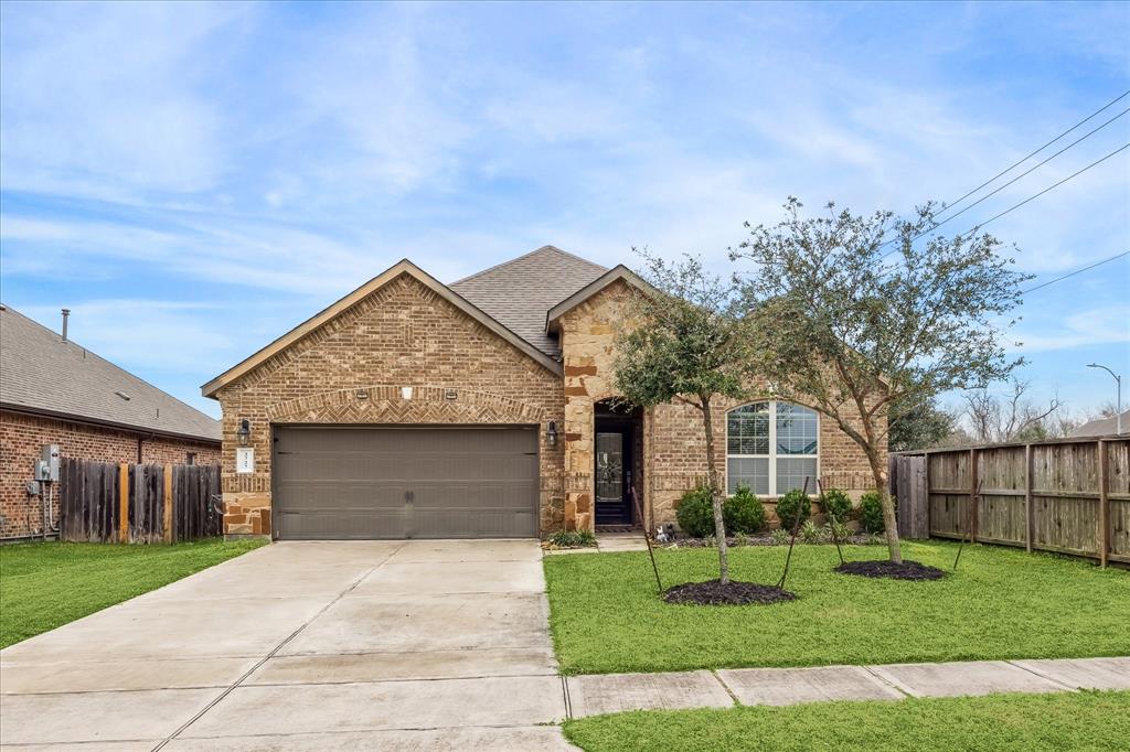 2727 Osprey Lane, Pearland, Texas image 3