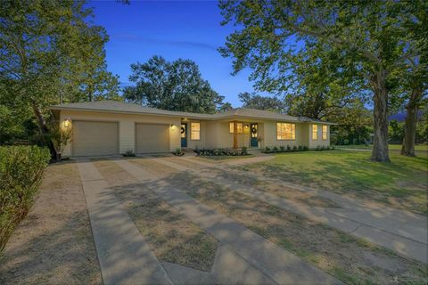 A home in La Grange