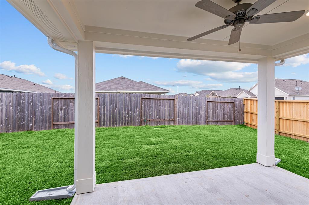 1230 Lancer Leap Drive, Alvin, Texas image 31