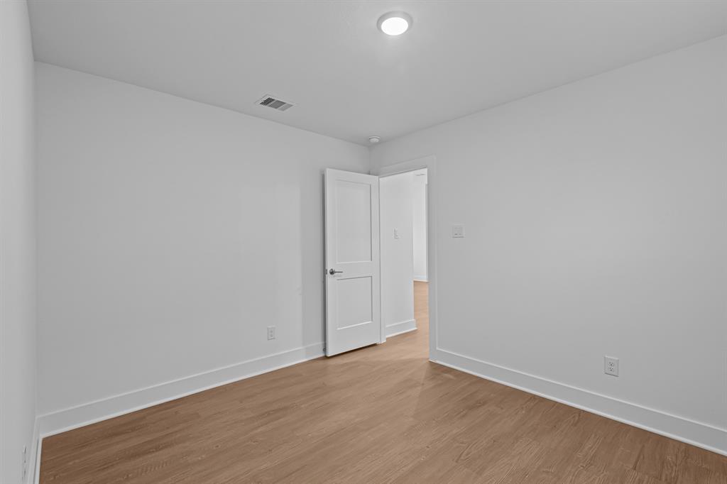 1230 Lancer Leap Drive, Alvin, Texas image 11