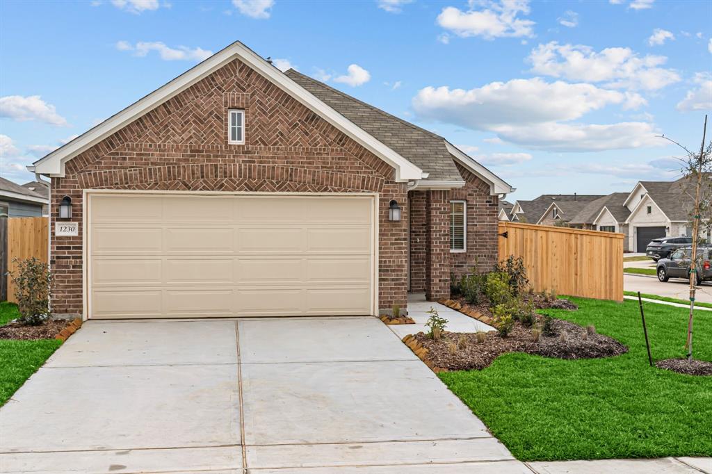 1230 Lancer Leap Drive, Alvin, Texas image 5