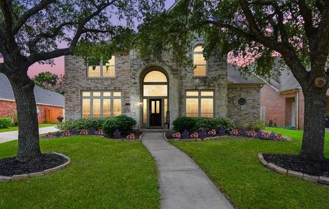 Photo of 2006 Waters Edge Court, Pearland, TX 77584 (MLS # 37003133)