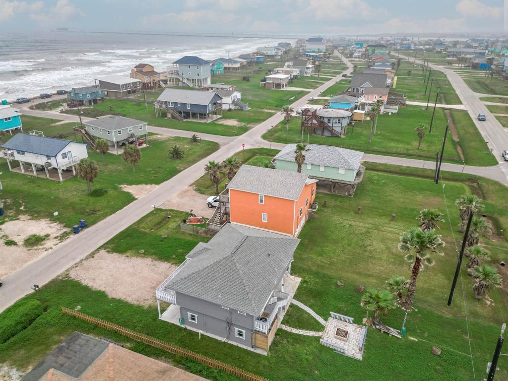 610 Seashell Drive, Freeport, Texas image 2