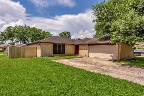 Photo of 2779 Forest Point Drive, League City, TX 77573 (MLS # 75655140)