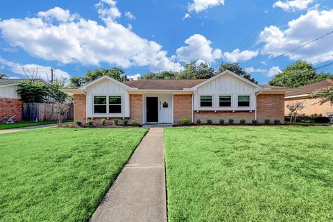 Single Family Residence in Houston TX 5746 Fontenelle Drive.jpg