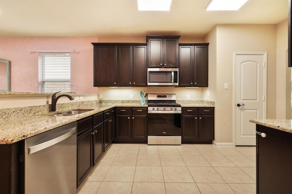8858 Oval Glass Street, Conroe, Texas image 5
