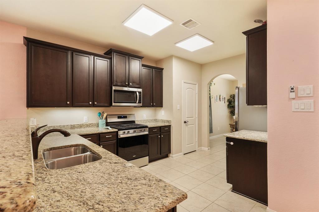 8858 Oval Glass Street, Conroe, Texas image 6